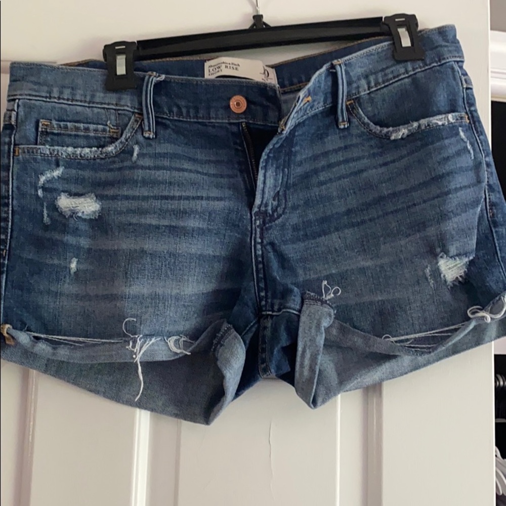 Really cute denim jean shorts!